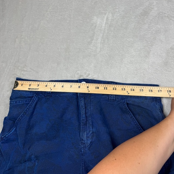 Anthropologie Pilcro The Wanderer Blue Black Floral Cargo Distressed Pants 31P - Picture 14 of 17